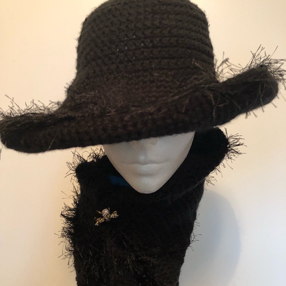 Classic crochet hat set. NWOT handmade.